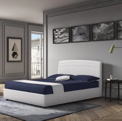 Letto in pelle dalle linee sinuose ed essenziali Manhattan di Novaluna