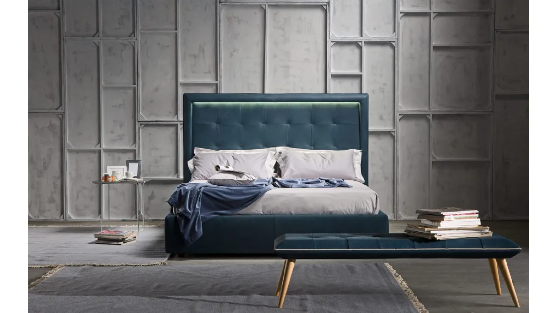 Letto dal design classico in pelle Prince di Novaluna