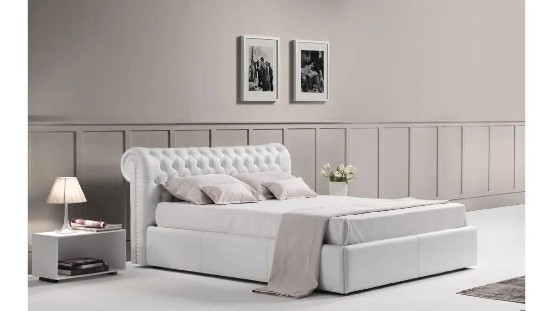 Letto in pelle imbottito con testiera lavorazione capitonné dalle linee classiche con box contenitore Royal di Novaluna