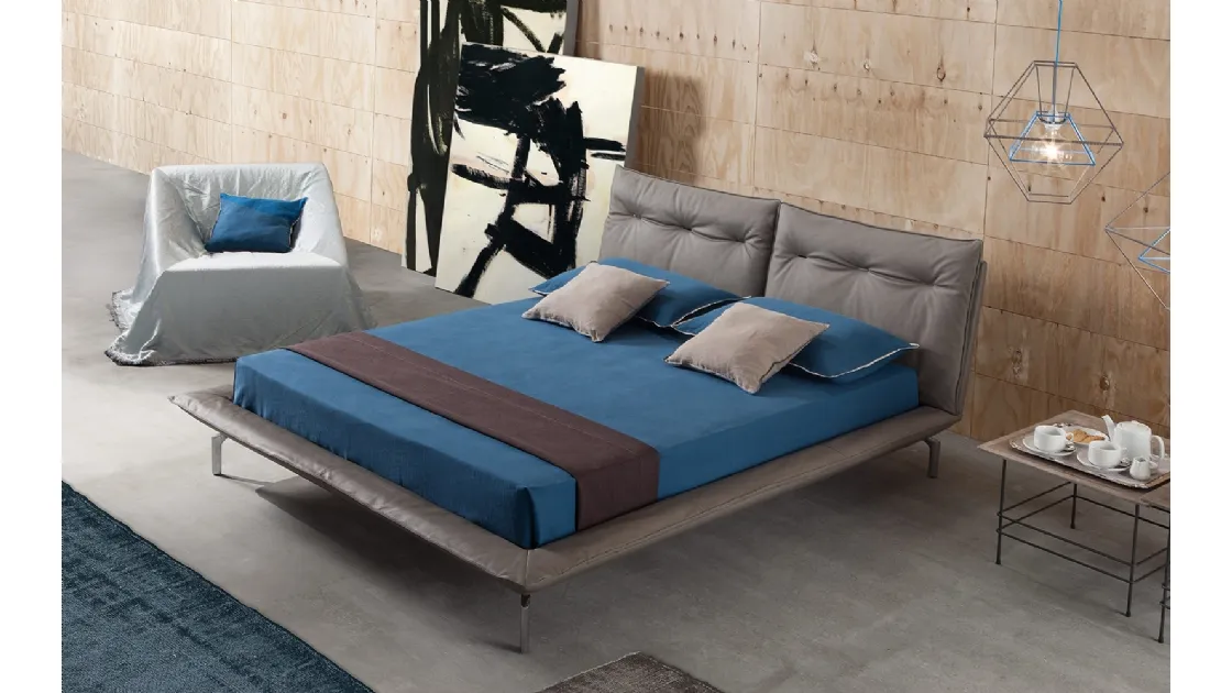 Letto di design in pelle Rem di Novaluna